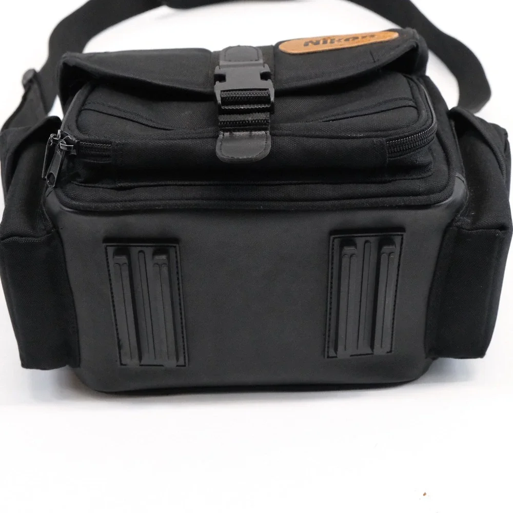 Nikon adjustable shoulder
